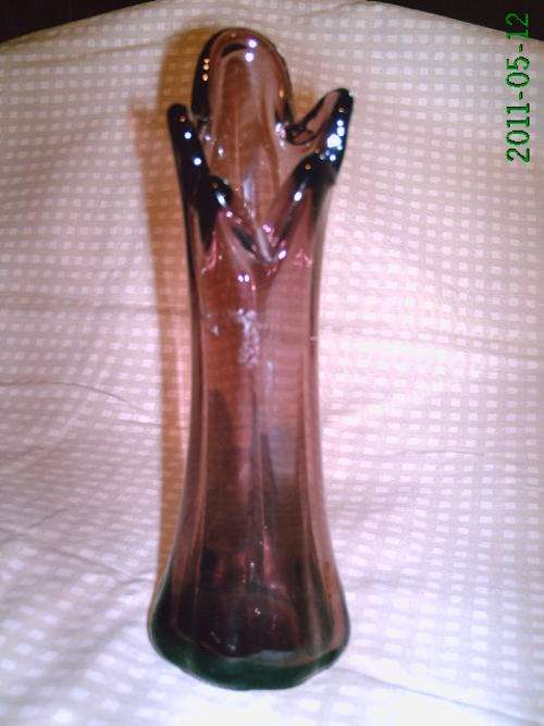 Beautifull 19 cm. Murano vase in deep purple