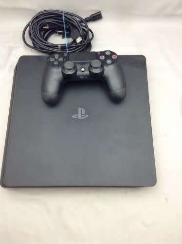 PS4 Console 500GB Console with 1 controller