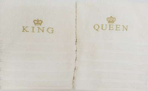 Set of 2 Bath towels Embroidery size 70x130cm King and Queen R200