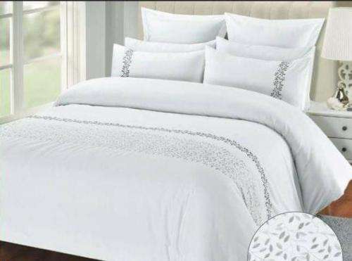 Queen duvet cover set with 2 pillowcases