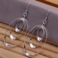 FASHIONABLE HOOP EARRINGS