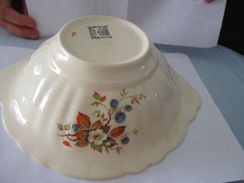 Beautiful Vintage J & G Meakin England Serving Bowl