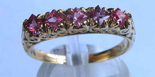 Adorable 9 ct Solid Gold   and pink Sapphires Ring