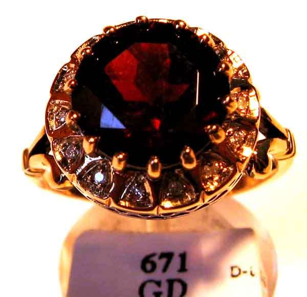 Beautiful 9K Gold and Genuine Garnet & Diamonds Ring.