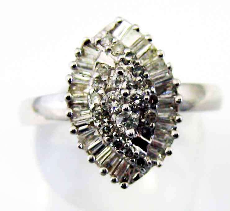 TERRIFIC,18K WHITE GOLD RING SET WITH GENUINE DIAMONDS 0.56 CT.