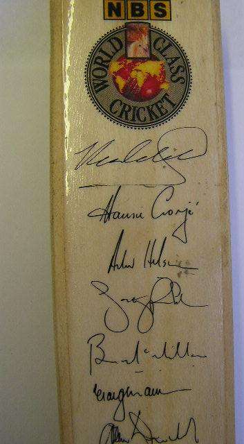 Cricket Bat Miniature signed South Africa Team circa ?? 38 cm G & M "NBS World Class Cricket" Autogr