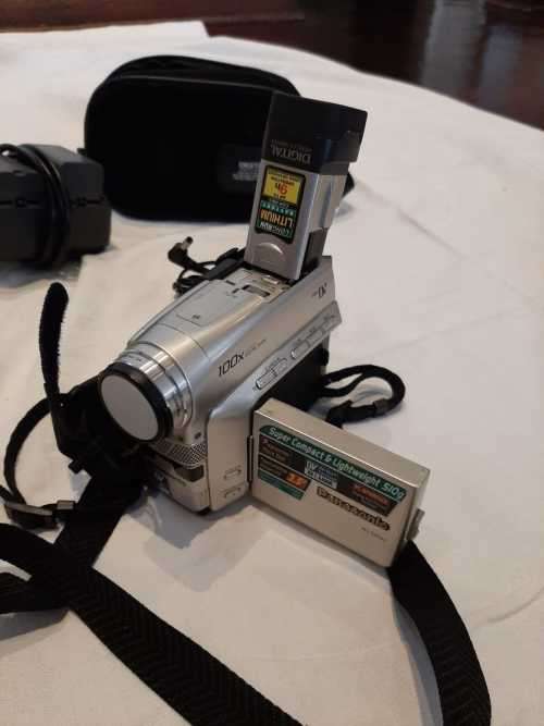 Panasonic Digital Video Camera (NV-DS33EN)