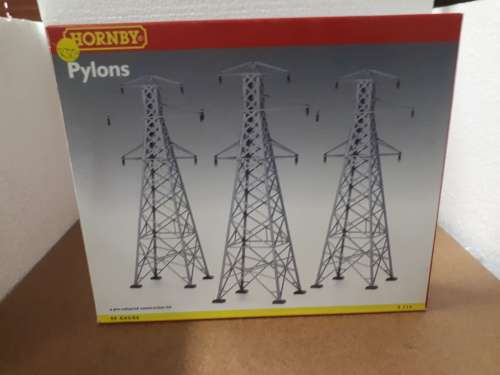 Hornby Pilons x 3 in boxed