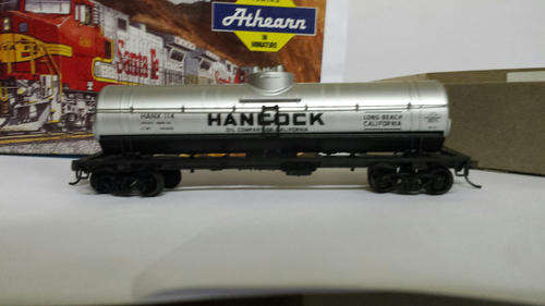 Athearn Single dome tanker - Hancock Oil Company- boxed