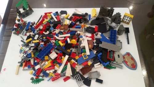 Selection of genuine secondhand LEGO pieces and parts, 1.092 kg