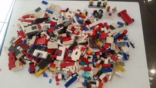 Selection of genuine secondhand LEGO pieces and parts, 1.144 kg