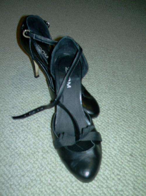 ZOOM BLACK PUMPS SIZE 3