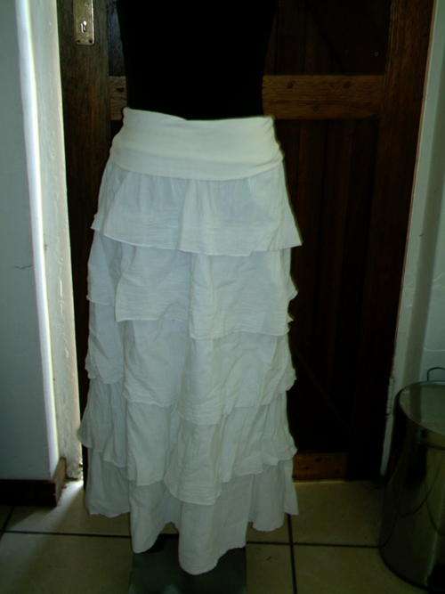 WHITE TIERED COTTON SKIRT NEVER WORN SIZE 6