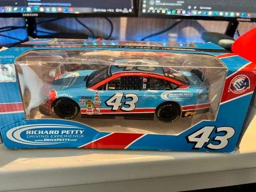 MODEL CAR  RICHARD PETTY NASCAR