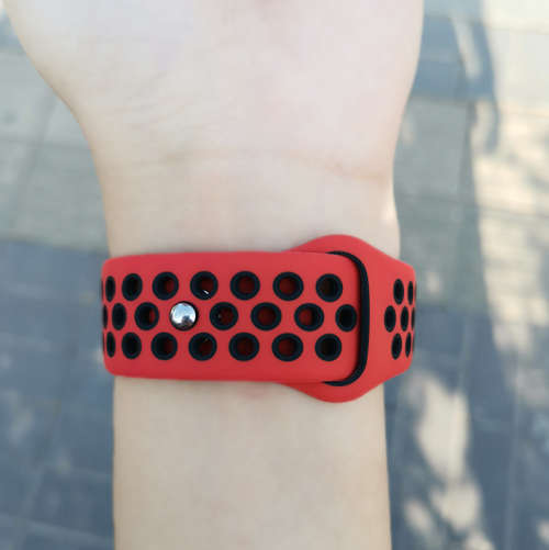 Samsung Galaxy Watch 4 (40mm) + Extra Strap **Please see photos for scratch**