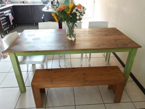 DINING ROOM TABLE PLUS BENCH AND 4 WHITE CHAIRS