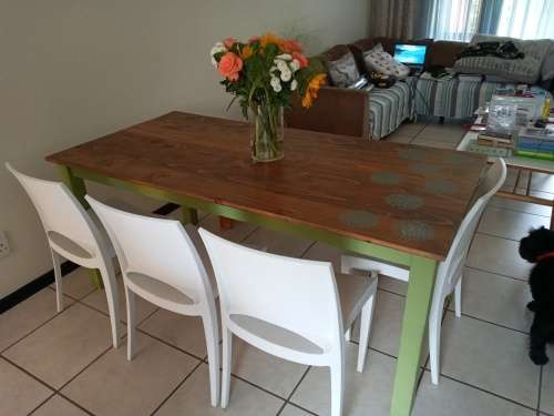 DINING ROOM TABLE PLUS BENCH AND 4 WHITE CHAIRS