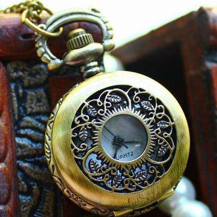 Fashionable Retro Mini Pocket Watch With Chain.