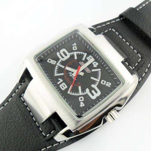 Stylish and Large Metal Case with Leather Band Men's Watch