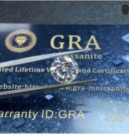 Natural Diamond / Moissanite