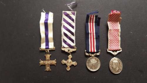 MINIATURE - WWII GALLANTRY x 4  -  Contemporary / Exceptional