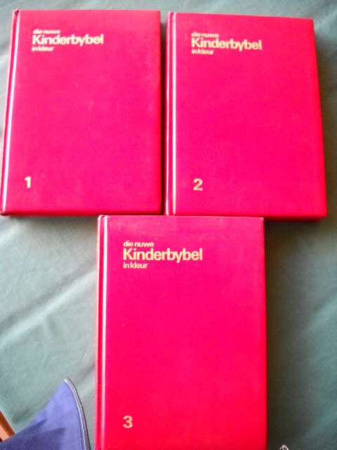 DIE NUWE KINDERBYBEL IN KLEUR (3 Dele)  deur Christelike Uitgewersmaatskappy  Geen publikasiedatum