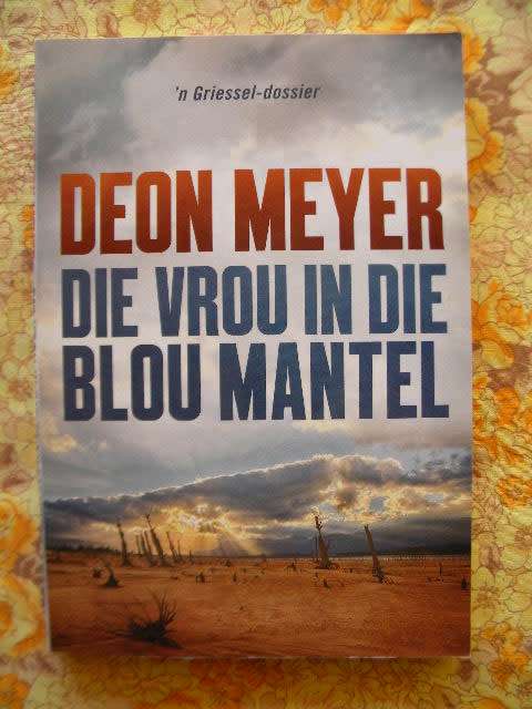 DIE VROU IN DIE BLOU MANTEL  deur Deon Meyer  (NOVELLE)