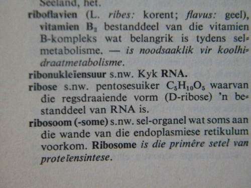 VERKLARENDE BIOLOGIEWOORDEBOEK  deur  M.Webb, M de Villiers en J.J. du P. du Toit