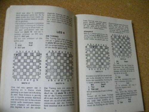 CHESS HANDBOOK FOR SCHOOLS / SKAAKHANDBOEK VIR SKOLE  Text: English / Afrikaans