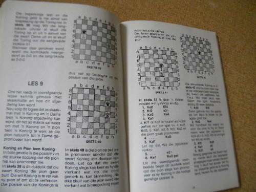 CHESS HANDBOOK FOR SCHOOLS / SKAAKHANDBOEK VIR SKOLE  Text: English / Afrikaans