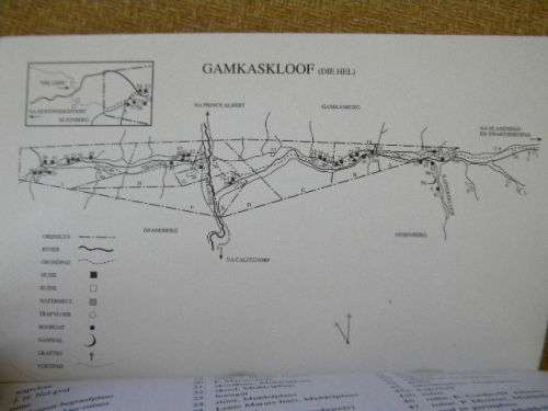 DIE HEL - VALLEI VAN DIE LEEUS  deur Sue van Waart  (Die afgesonderdste vallei in Suid-Afrika)