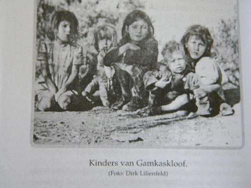 DIE HEL - VALLEI VAN DIE LEEUS  deur Sue van Waart  (Die afgesonderdste vallei in Suid-Afrika)