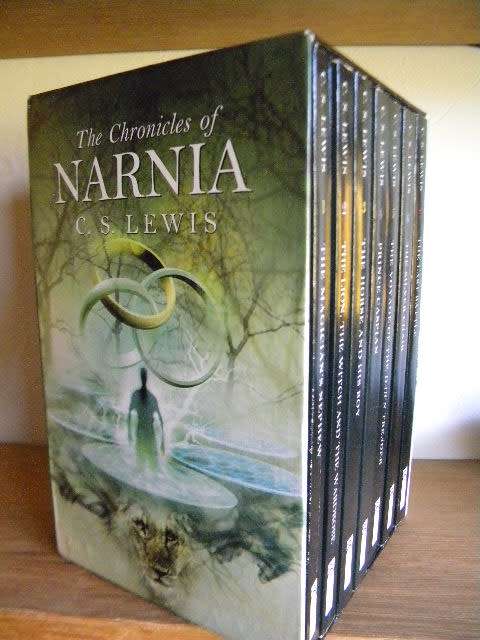 THE CHRONICLES OF NARNIA  by C. S. Lewis  (Paperback Box Set)