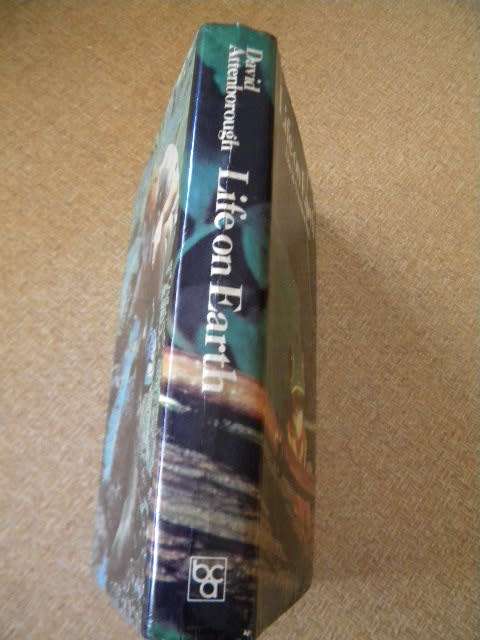 LIFE ON EARTH by David Attenborough