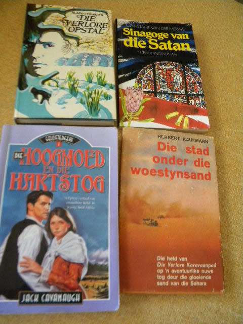 ROMANS: Die Verlore Opstal, Sinagoge v d Satan, Die hoogmoed en hartstog, Stad onder die woestynsand