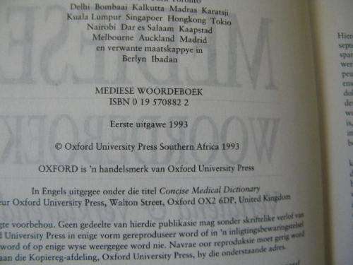 MEDIESE WOORDEBOEK  Vertalend & Verklarend  Uitgegee deur Oxford University Press