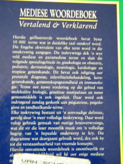 MEDIESE WOORDEBOEK  Vertalend & Verklarend  Uitgegee deur Oxford University Press