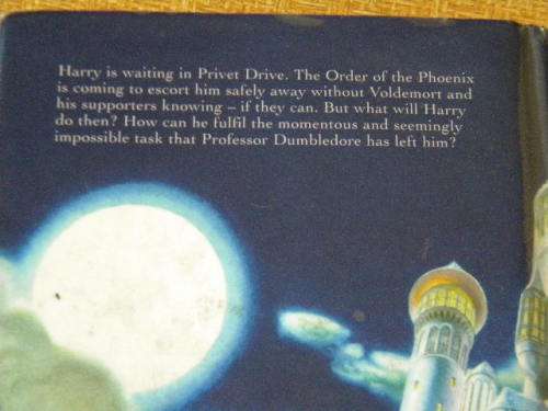 HARRY POTTER AND THE DEATHLY HALLOWs by Rowling