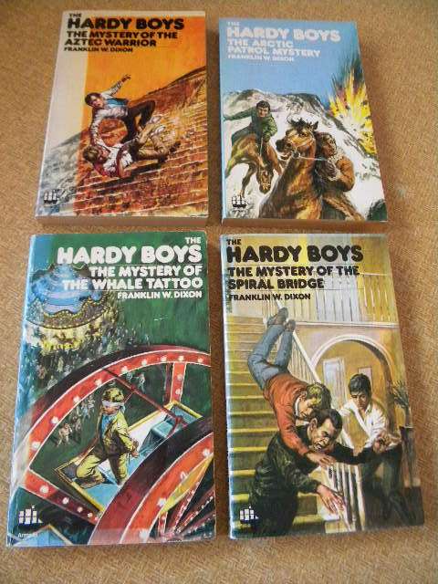 THE HARDY BOYS  deur Franklin W. Dixon  (13 Paperbacks)  Hardy Mystery Stories