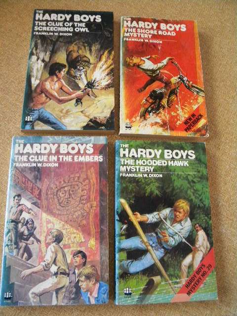 THE HARDY BOYS  deur Franklin W. Dixon  (13 Paperbacks)  Hardy Mystery Stories