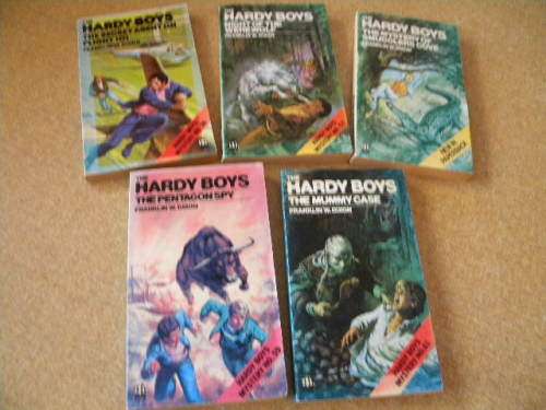 THE HARDY BOYS  deur Franklin W. Dixon  (13 Paperbacks)  Hardy Mystery Stories