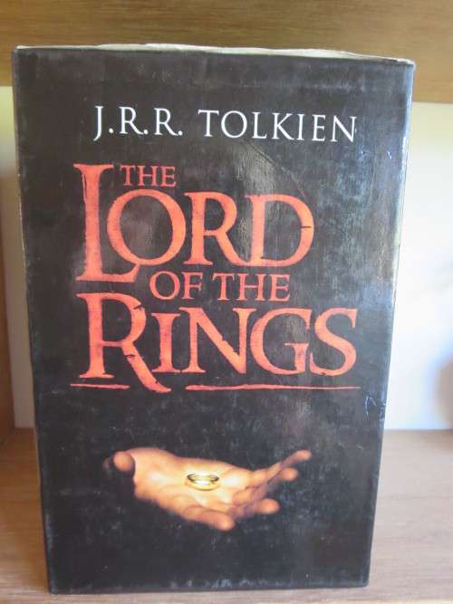 THE LORD OF THE RInGS by Tolkien  (Box set of 7 volumes)
