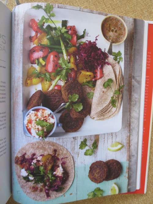 JAMIE`S 15 MINUTE MEALS  Delicious, Nutritious and Super-fast food
