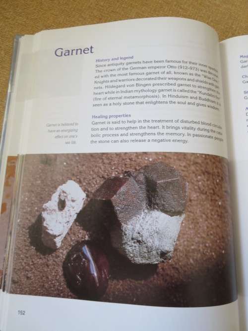 HEALING CRYSTALS AND GEMSTONES  (Amethyst to Zircon) by Flora Peschek-Böhmer/Gisela Schreiber