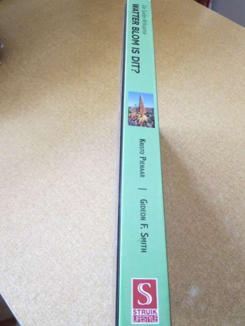 DIE SUIDER-AFRIKAANSE: WATTER BLOM IS DIT?  deur Kristo Pienaar and Gideon F. Smith