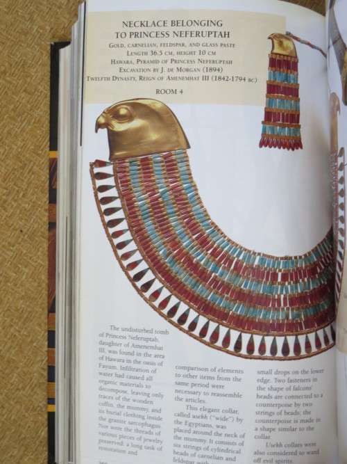 ILLLUSTRATED GUIDE TO THE EGYPTIAN MUSEUM IN CAIRO  by Bongioanni and Maria Sole Croce