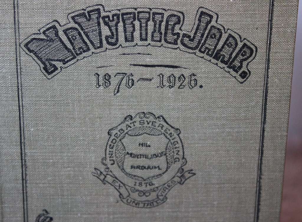 NA VYFTIG JAAR. Gedenkboek van die Unie-Debatsvereniging Stellenbosch. 1876-1926.   (P)