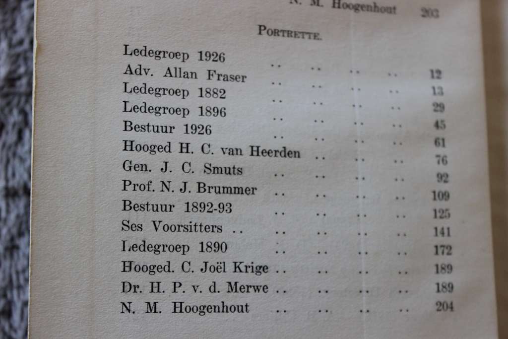 NA VYFTIG JAAR. Gedenkboek van die Unie-Debatsvereniging Stellenbosch. 1876-1926.   (P)