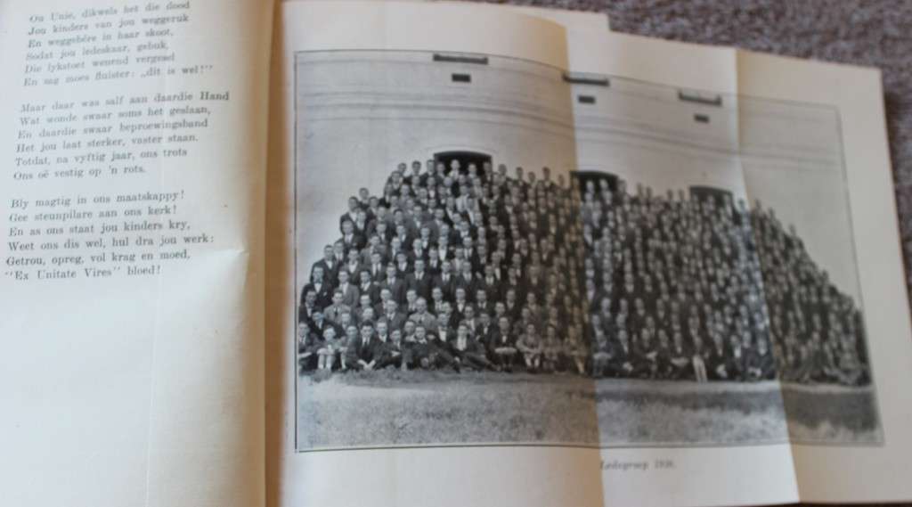 NA VYFTIG JAAR. Gedenkboek van die Unie-Debatsvereniging Stellenbosch. 1876-1926.   (P)