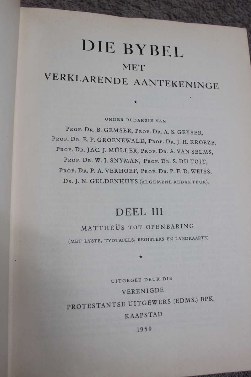 DIE BYBEL MET VERKLARENDE AANTEKENINGE IN DRIE VOLUMES